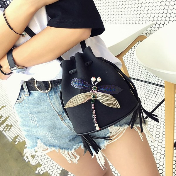 Női bőrtáska 3D elemmel, három színben