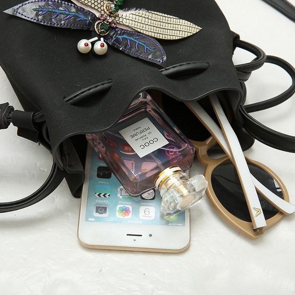 Női bőrtáska 3D elemmel, három színben