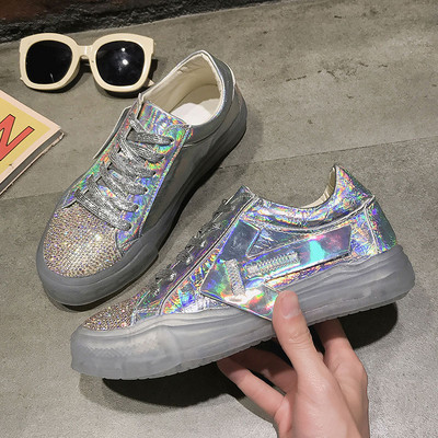 Κομψά γυναικεία αθλητικά παπούτσια σε ασημί χρώμα