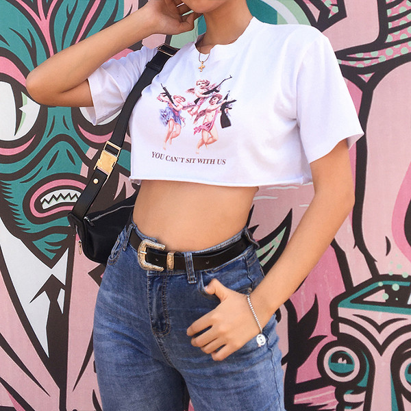 Női sportpóló fehér színben, mintával