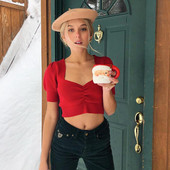 Γυναικεία μπλούζα σε κόκκινο χρώμα με τετράγωνο ντεκολτέ