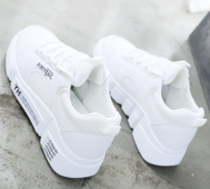 Modern női tornacipő magas talppal, három színben