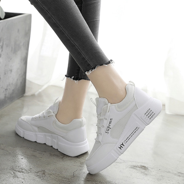 Modern női tornacipő magas talppal, három színben