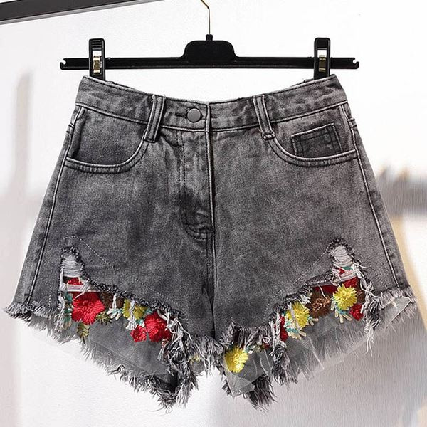 Modern női farmer három színben szakadt motívumokkal és hímzéssel