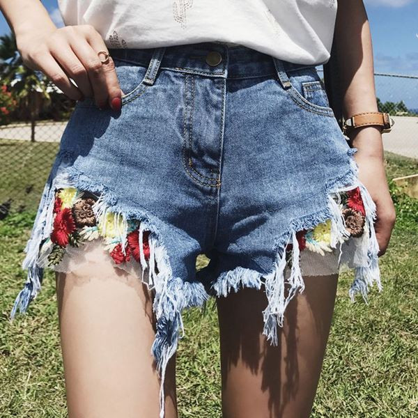 Modern női farmer három színben szakadt motívumokkal és hímzéssel