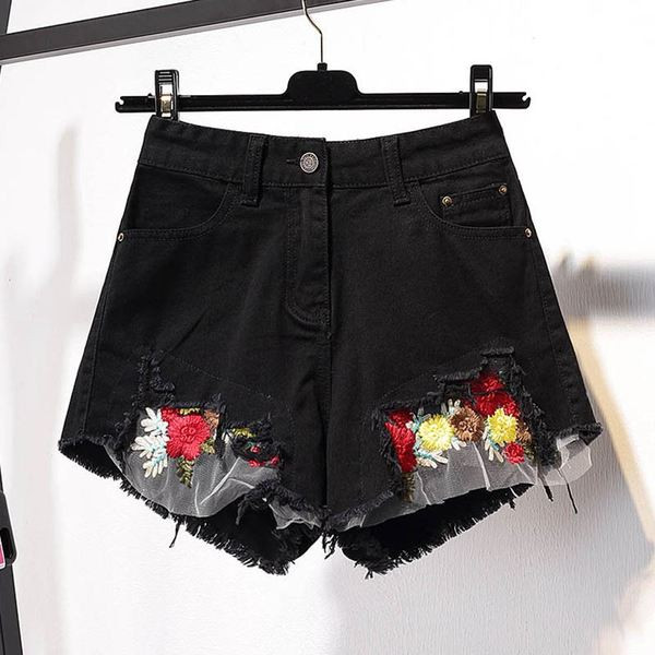 Modern női farmer három színben szakadt motívumokkal és hímzéssel