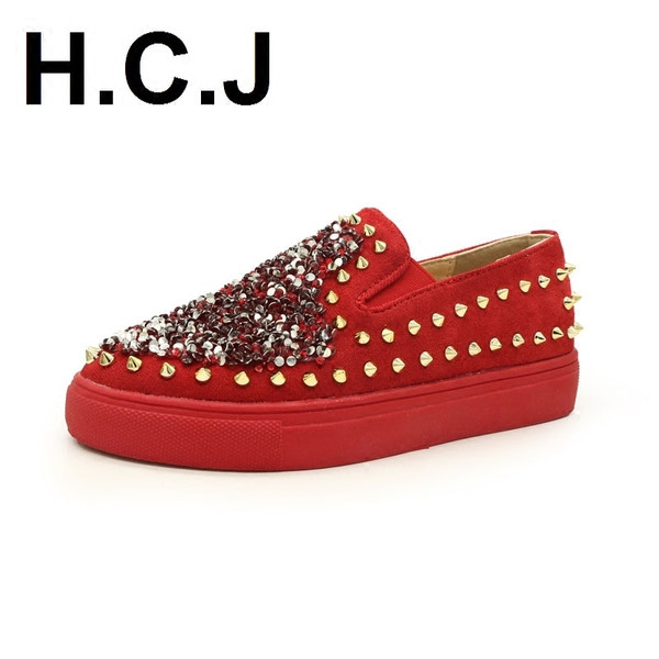 Modern női cipő fém díszítéssel, két színben