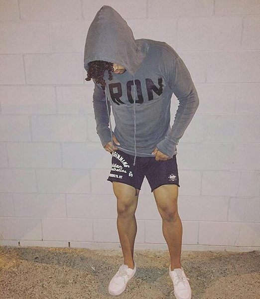 Modern férfi blúz felirattal és kapucnival három színben