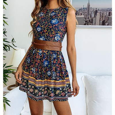 Modern női ruha szalaggal és virágos mottóval