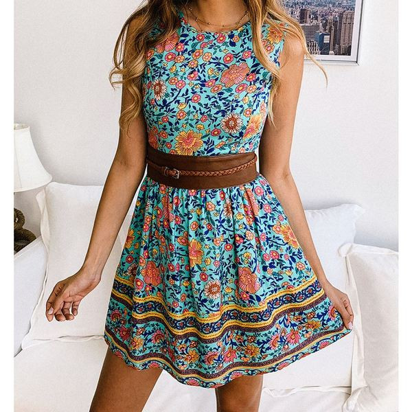 Modern női ruha szalaggal és virágos mottóval