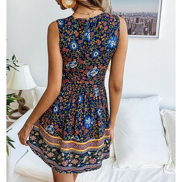 Modern női ruha szalaggal és virágos mottóval