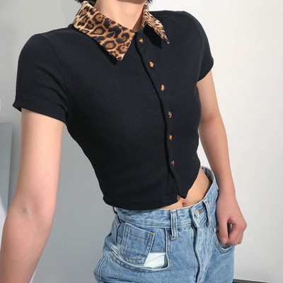 Stílusos női blúz gallérral és gombokkal fekete színben