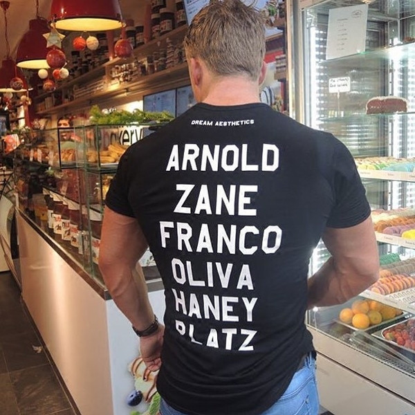 Modern férfi póló fekete-fehér színben