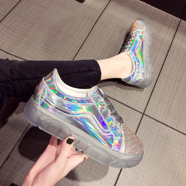 Stílusos női tornacipő kövekkel díszítve három színben