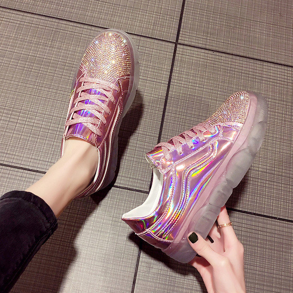 Stílusos női tornacipő kövekkel díszítve három színben