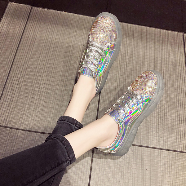 Stílusos női tornacipő kövekkel díszítve három színben