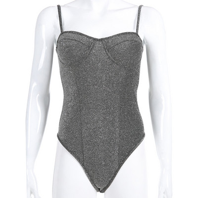 Stílusos női test, fényes hatással szürke színben