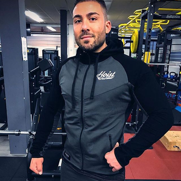 Férfi sportpulóver különböző színekben felirattal