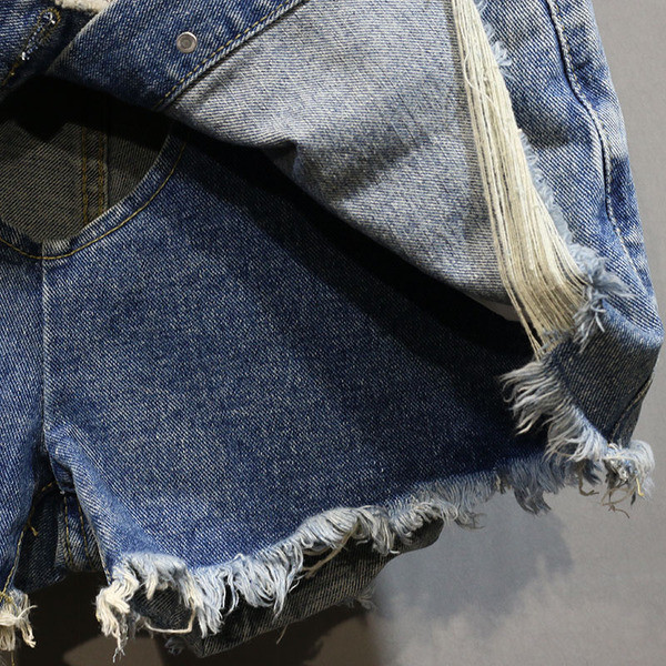 Stílusos női szoknya-nadrág szakadt motívumokkal