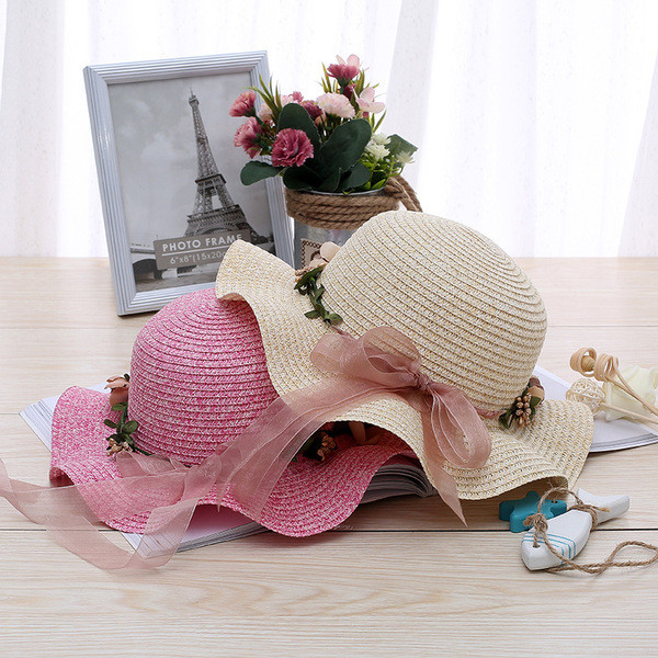 Nyári női sapka virágos díszítéssel több színben