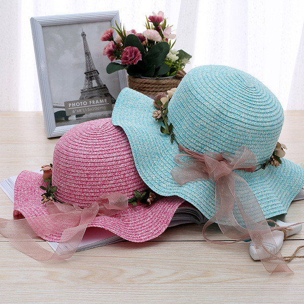 Nyári női sapka virágos díszítéssel több színben