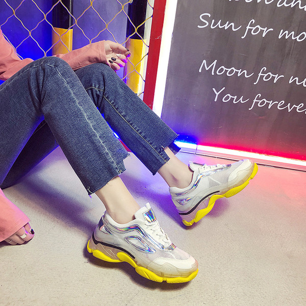 Modern női tornacipő hálóval, két színben