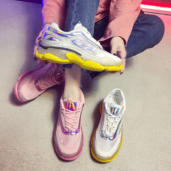 Modern női tornacipő hálóval, két színben