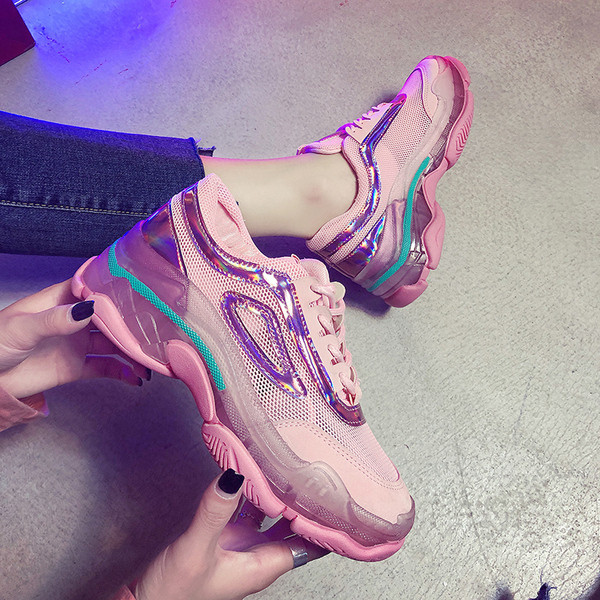 Modern női tornacipő hálóval, két színben