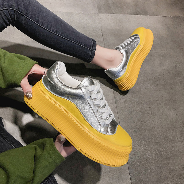 Γυναικεία αθλητικά παπούτσια με ψηλή σόλα σε διάφορα χρώματα