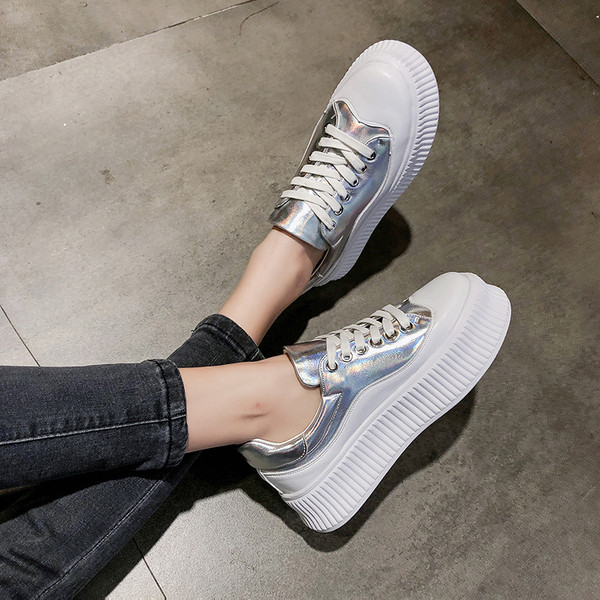 Γυναικεία αθλητικά παπούτσια με ψηλή σόλα σε διάφορα χρώματα