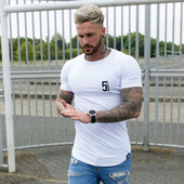 Stílusos férfi póló három színben hímzéssel