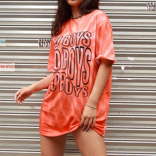 Modern női póló széles modell narancssárga és zöld felirattal