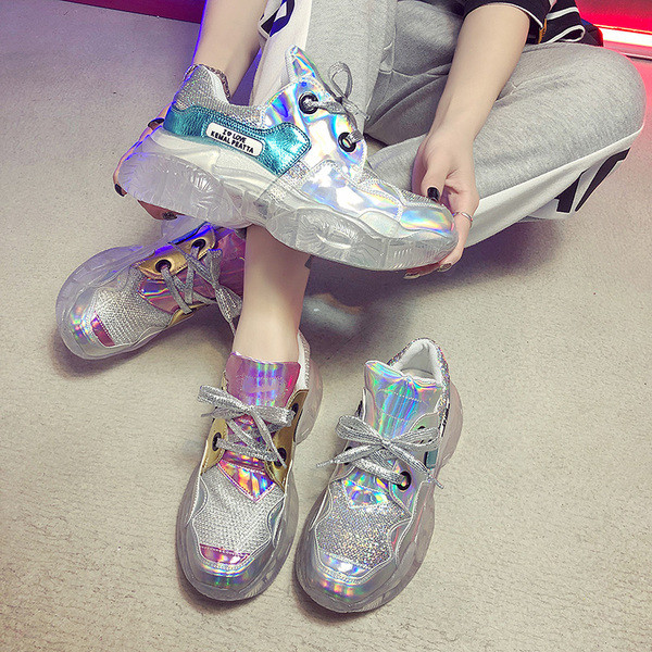 ÚJ Modern női tornacipő durva talppal, két színben