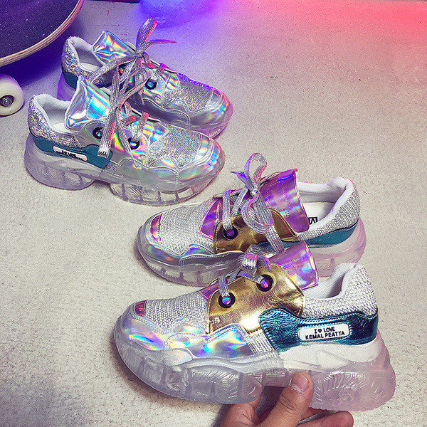 ÚJ Modern női tornacipő durva talppal, két színben