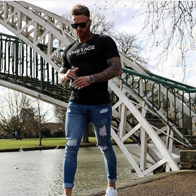 Stílusos férfi póló három színben felirattal