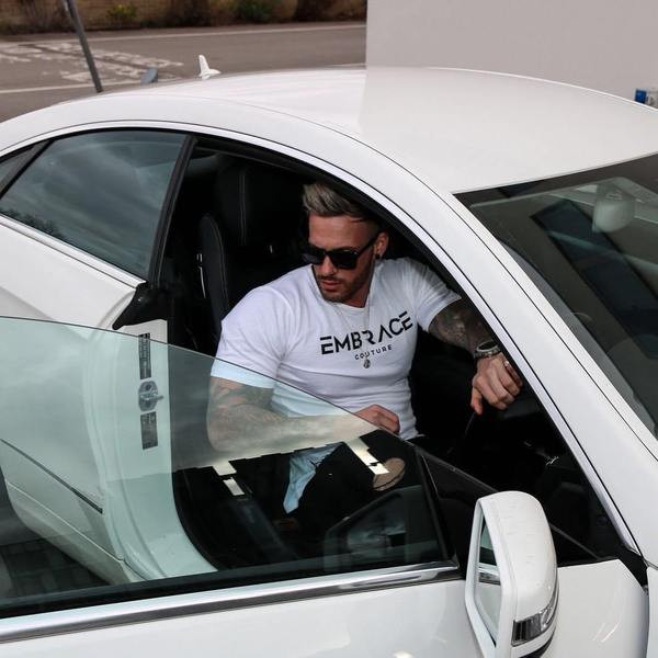 Stílusos férfi póló három színben felirattal