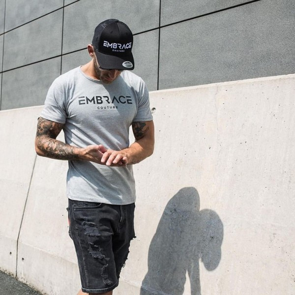 Stílusos férfi póló három színben felirattal