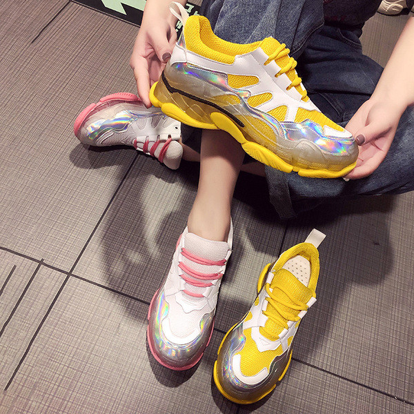 Αθλητικά γυναικεία αθλητικά παπούτσια με δεσμούς σε δύο χρώματα