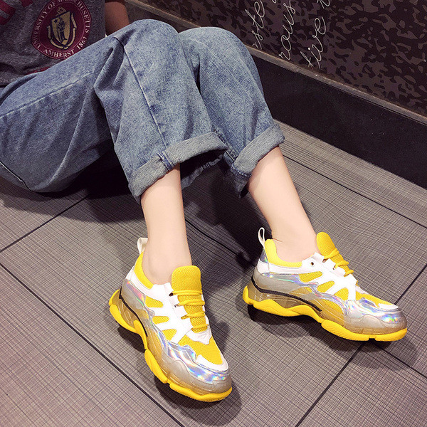 Αθλητικά γυναικεία αθλητικά παπούτσια με δεσμούς σε δύο χρώματα