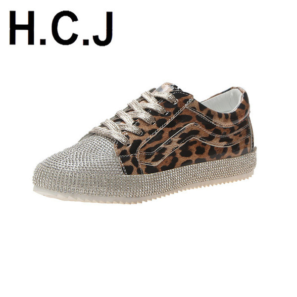 Μοντέρνα γυναικεία αθλητικά παπούτσια με πέτρινη διακόσμηση σε τρία χρώματα