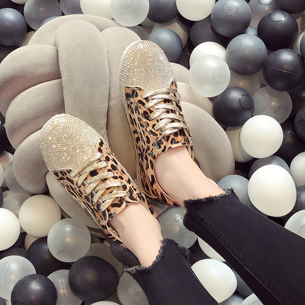 Μοντέρνα γυναικεία αθλητικά παπούτσια με πέτρινη διακόσμηση σε τρία χρώματα