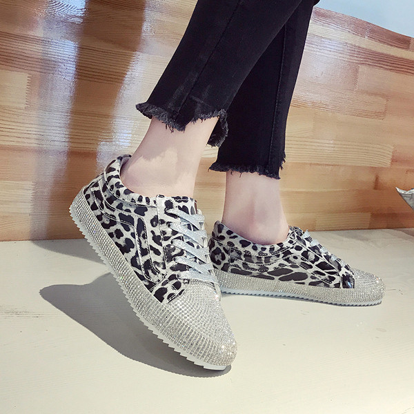 Μοντέρνα γυναικεία αθλητικά παπούτσια με πέτρινη διακόσμηση σε τρία χρώματα