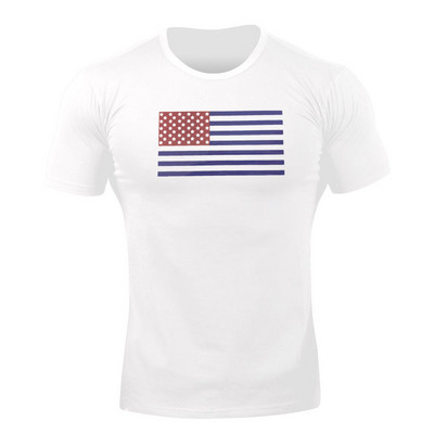 Μοντέρνο ανδρικό μπλουζάκι σε διάφορα χρώματα με εφαρμογή