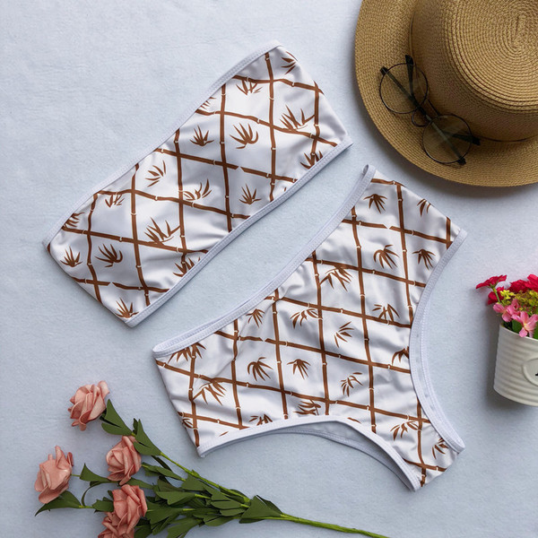 Costum de baie modern din două piese cu talie înaltă în culoarea alb