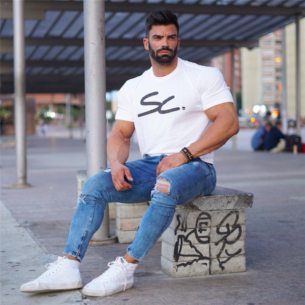 Μοντέρνο μπλουζάκι για άνδρες σε μαύρο και άσπρο χρώμα