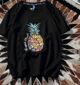 Férfi póló három színben rátéttel és felirattal