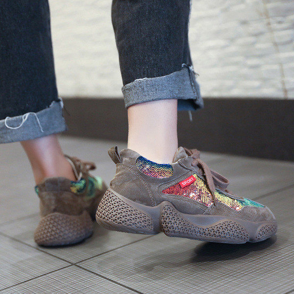 Σύγχρονα γυναικεία  πάνινα παπούτσια με πούλιες σε δύο χρώματα