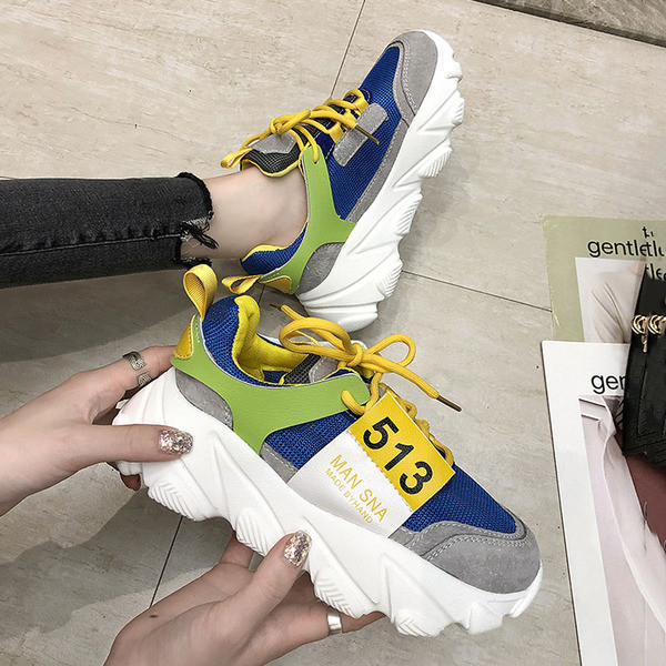 Alkalmi női tornacipő durva talppal, két színben