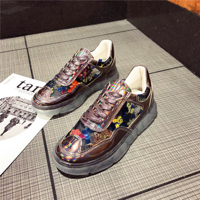 Stílusos női tornacipő elemmel - flitterekkel három színben