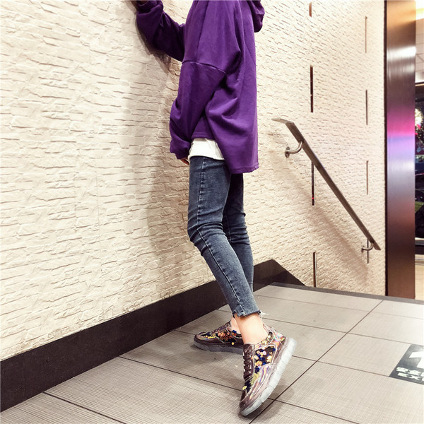 Stílusos női tornacipő elemmel - flitterekkel három színben